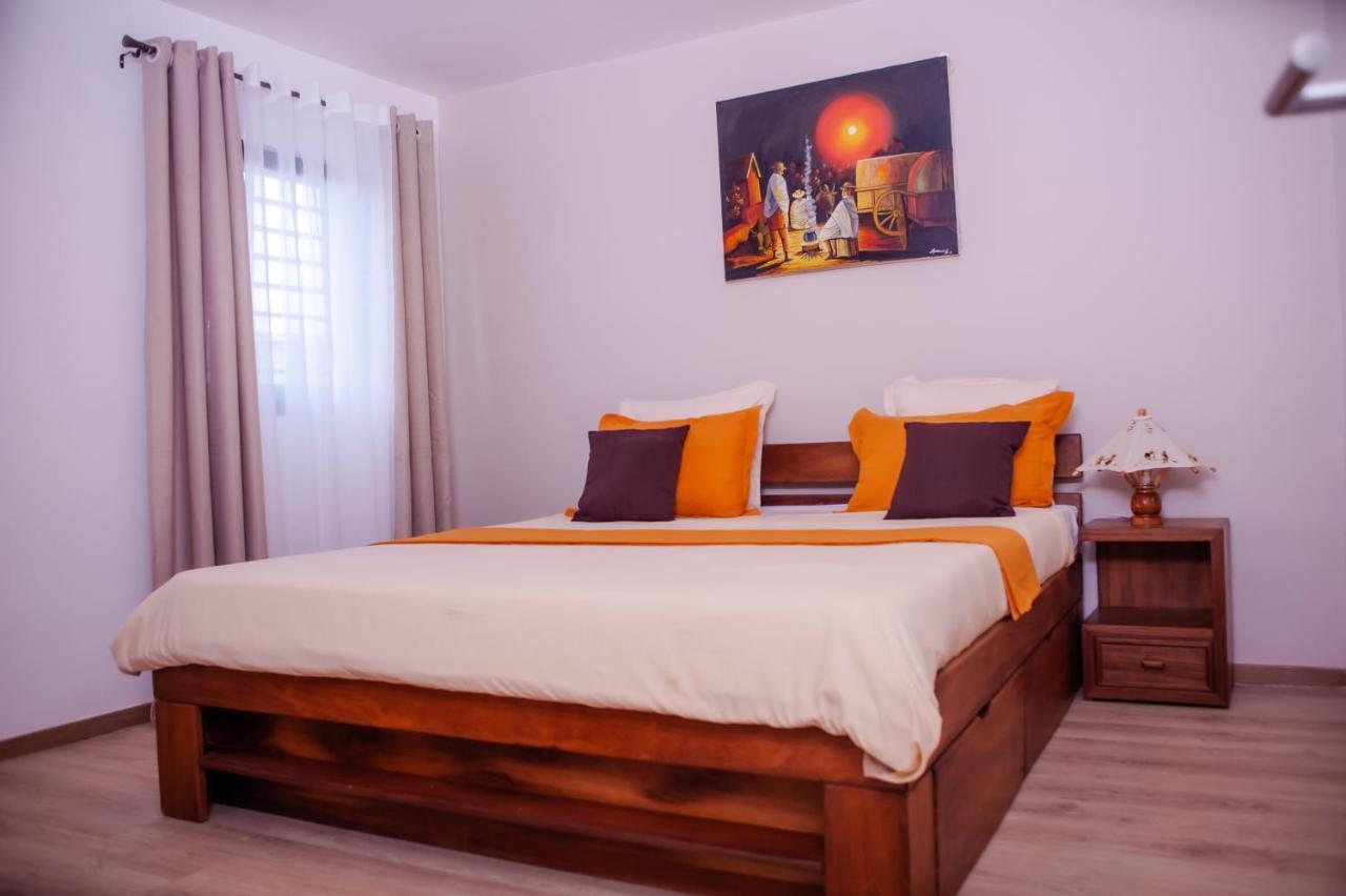 Ampifitia Guest House Ανταναναρίβο Εξωτερικό φωτογραφία