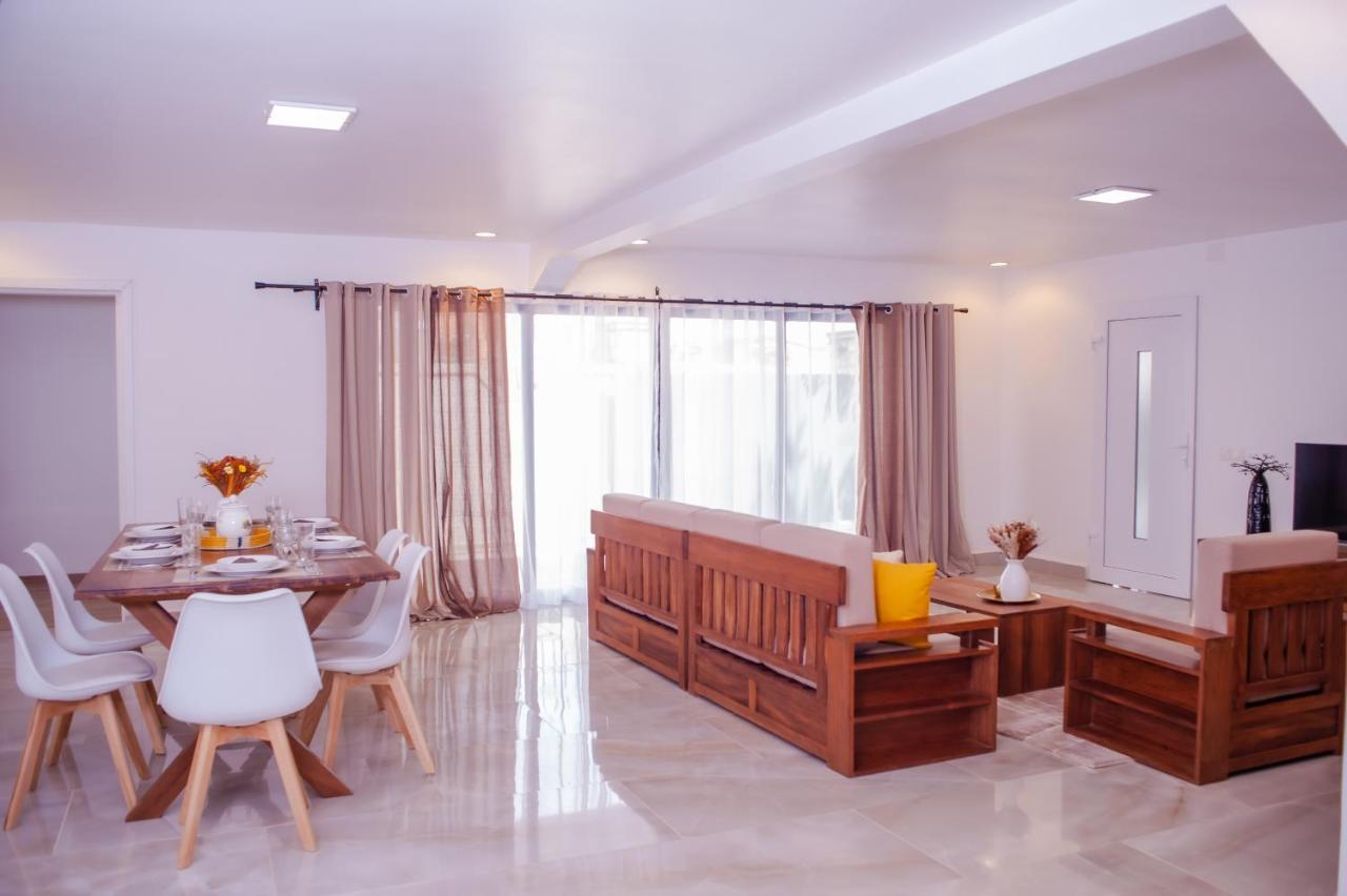 Ampifitia Guest House Ανταναναρίβο Εξωτερικό φωτογραφία