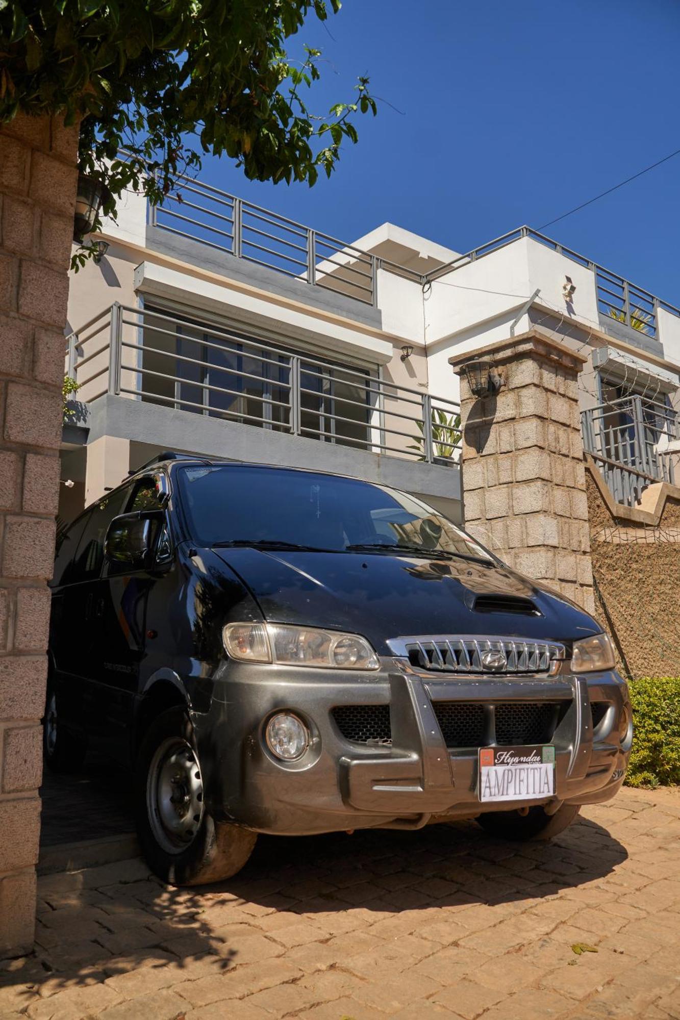 Ampifitia Guest House Ανταναναρίβο Εξωτερικό φωτογραφία
