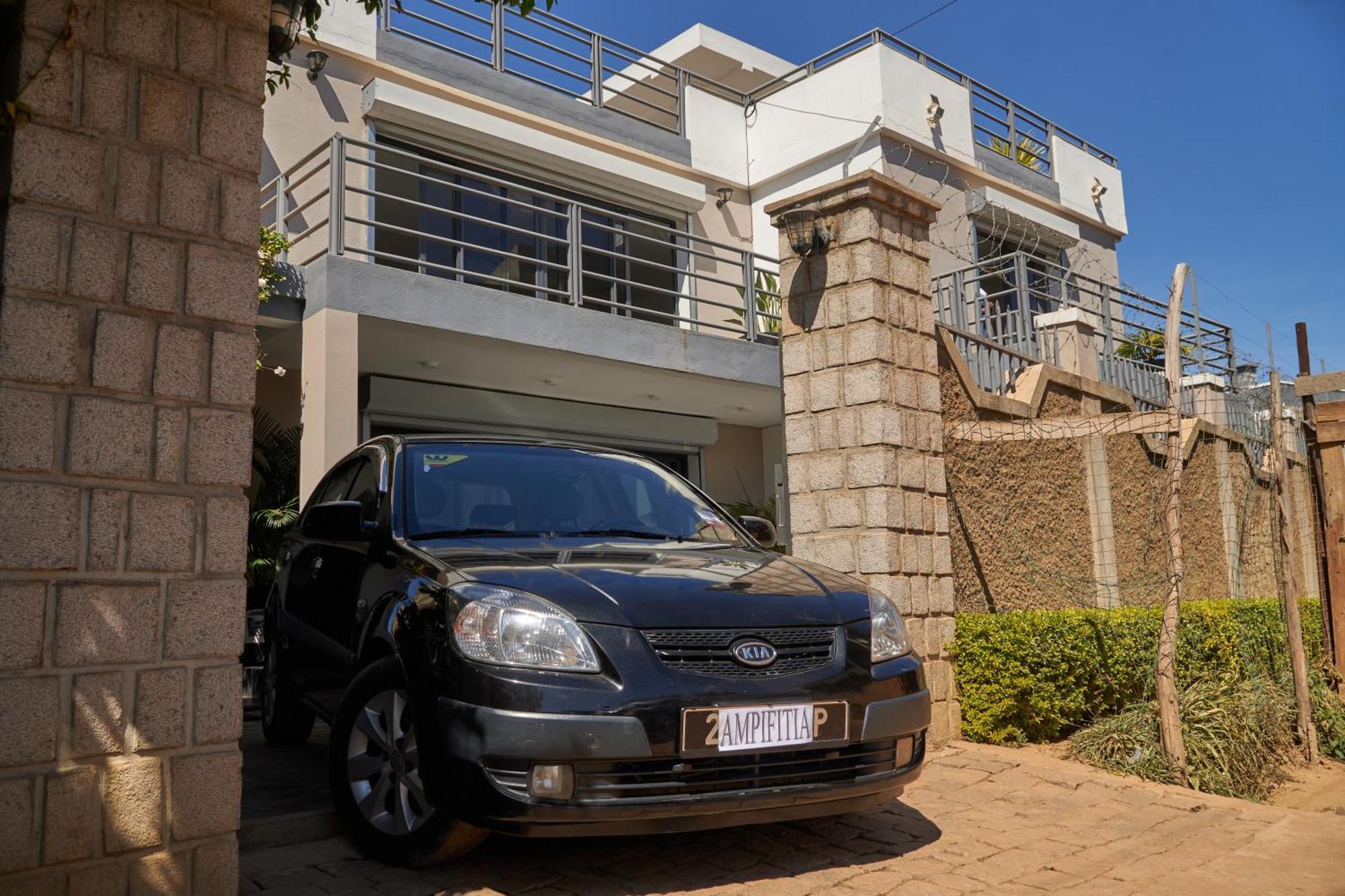Ampifitia Guest House Ανταναναρίβο Εξωτερικό φωτογραφία